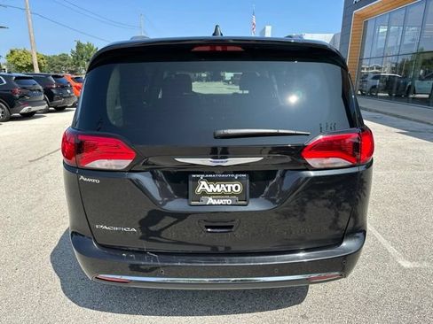 Used 2020 Chrysler Pacifica Touring-L Plus FWD image 8
