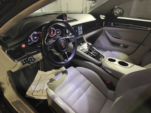 Used 2017 Porsche Panamera Turbo image 9