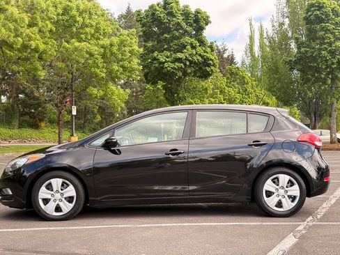 Used 2016 Kia Forte LX FWD image 2
