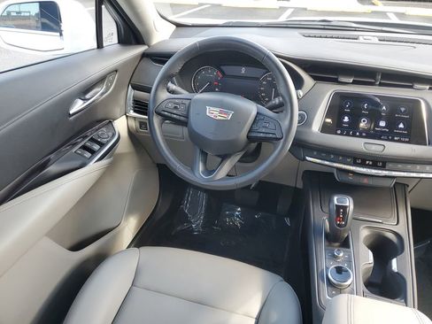 Used 2019 Cadillac XT4 Luxury image 16