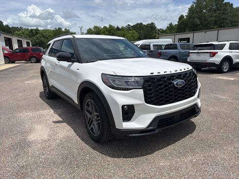 Used 2025 Ford Explorer ST-Line w/ Premium Package AWD/4WD image 3