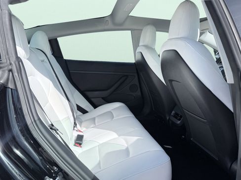 Used 2023 Tesla Model 3 Standard Range image 40