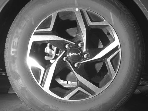 Used 2025 Kia Sportage LX image 15