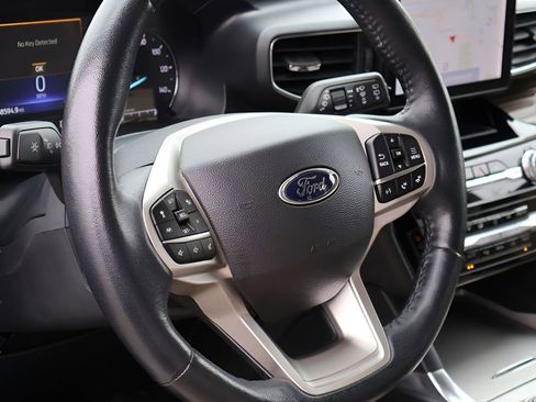 Used 2022 Ford Explorer Limited w/ Equipment Group 301A AWD/4WD image 22