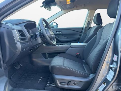 Used 2024 Nissan Rogue SV image 9