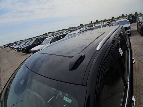 Used 2026 Chevrolet Suburban Premier w/ Sun And Tow Package AWD/4WD image 3