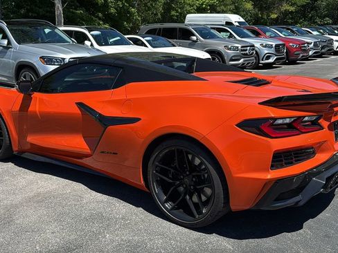 Used 2025 Chevrolet Corvette Z06 w/ Stealth Interior Trim Package RWD image 6