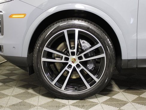 Used 2024 Porsche Cayenne Coupe image 39