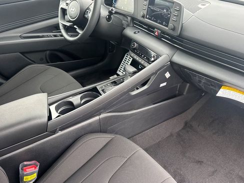 New 2026 Hyundai Elantra SEL Sport Premium FWD image 17
