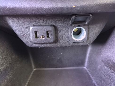 Used 2020 Chevrolet Traverse LT image 31