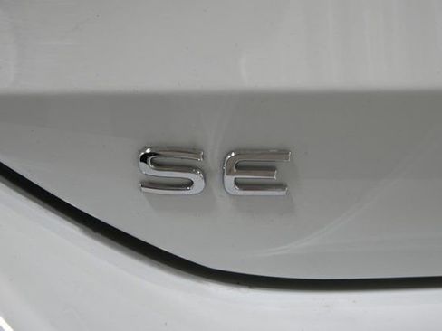 New 2026 Volkswagen Tiguan SE image 17