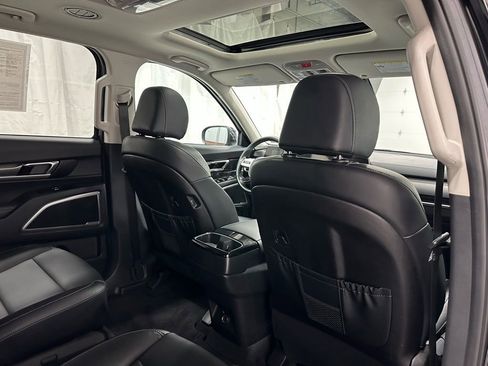 Used 2025 Kia Telluride S image 53
