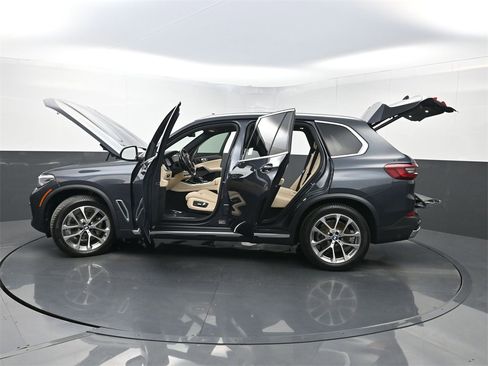 Used 2021 BMW X5 sDrive40i w/ Premium Package image 40
