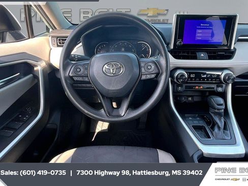 Used 2023 Toyota RAV4 XLE w/ Convenience Package FWD image 5