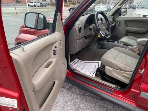 Used 2005 Jeep Liberty Renegade image 10