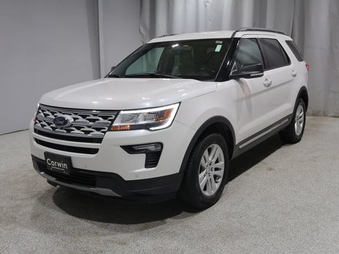 Used 2019 Ford Explorer XLT w/ Equipment Group 202A AWD/4WD image 6