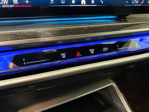 Used 2024 BMW 740i image 31