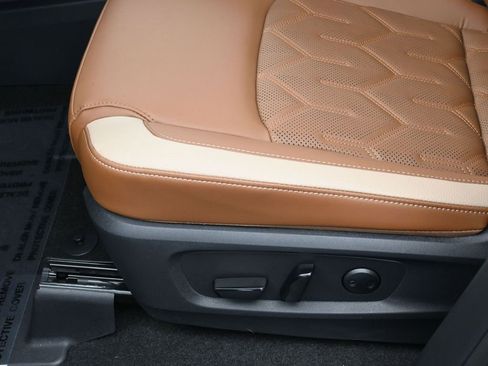 New 2026 Nissan Pathfinder Platinum AWD/4WD image 18
