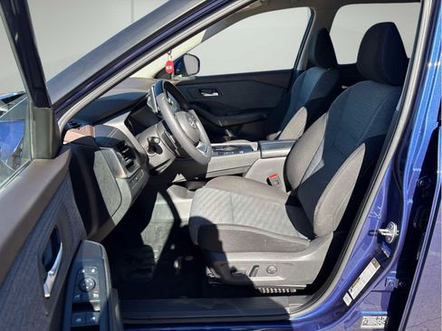 Used 2023 Nissan Rogue SV image 9