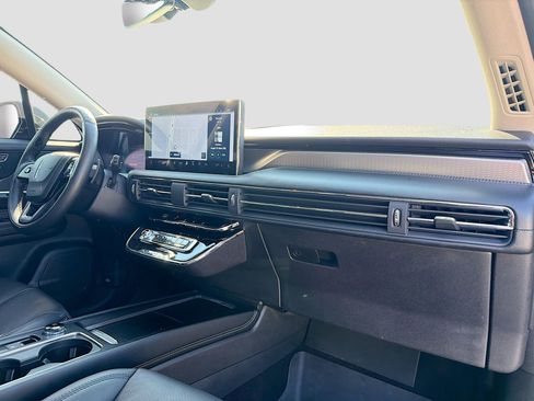 Used 2025 Lincoln Corsair Reserve image 35