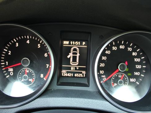 Used 2011 Volkswagen Golf 4-Door FWD image 20