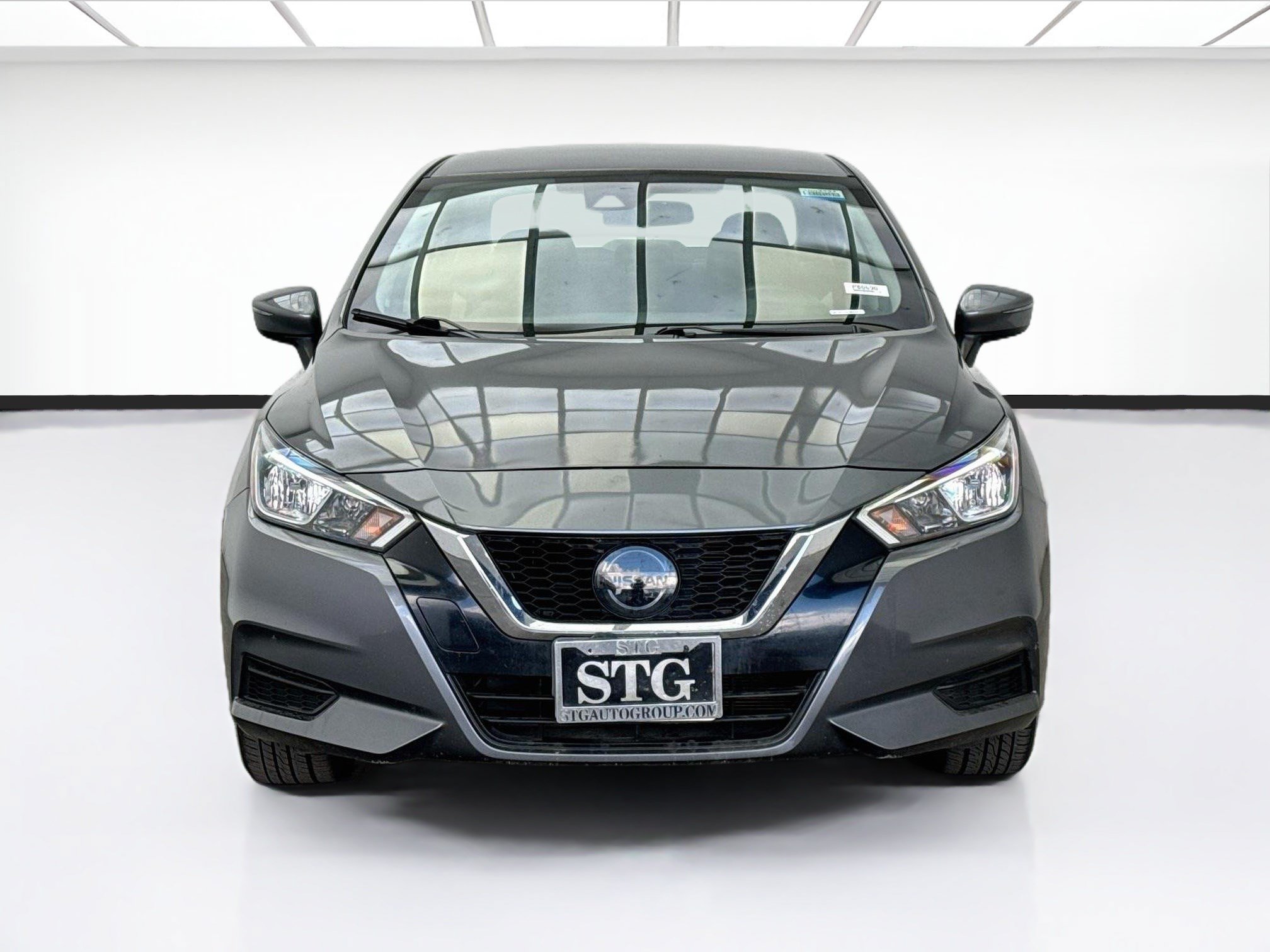 Used 2021 Nissan Versa SV FWD image 2