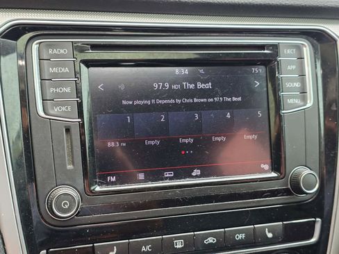 Used 2019 Volkswagen Passat 2.0T Wolfsburg w/ Wheels & Sunroof Package image 21