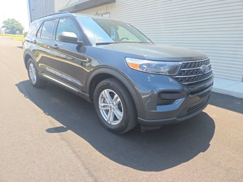 Used 2022 Ford Explorer XLT RWD image 1