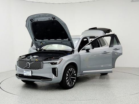 New 2026 Volvo XC90 B6 Plus w/ Protection Package Premier image 9