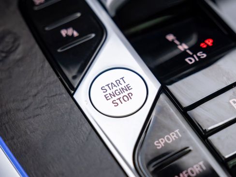 Certified 2024 BMW X7 xDrive40i w/ Climate Comfort Package image 21