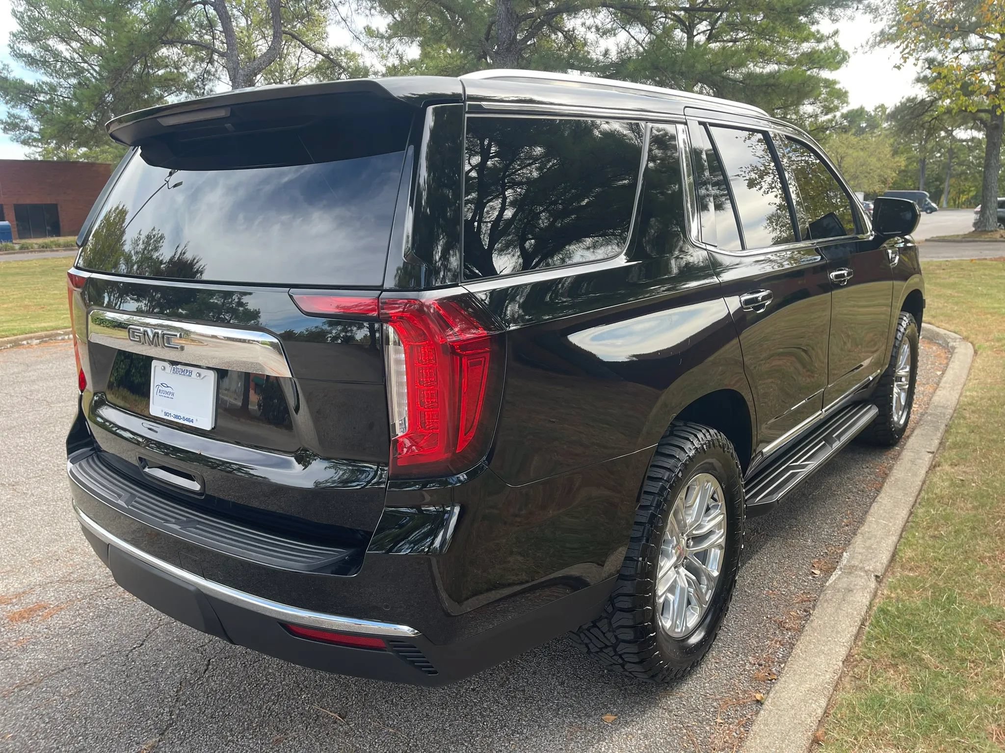 Used 2021 GMC Yukon SLT RWD image 5