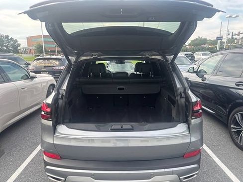 Used 2025 BMW X5 xDrive40i w/ Parking Assistance Package AWD/4WD image 10