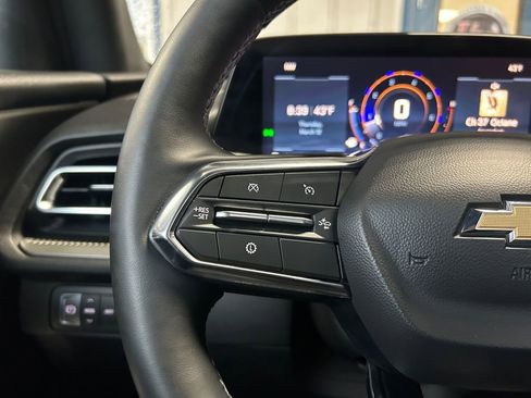 Used 2025 Chevrolet Traverse LT w/ Sun and Wheel Package image 17