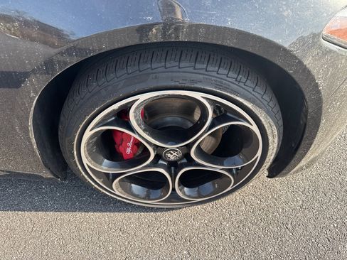 Used 2024 Alfa Romeo Giulia Veloce image 12