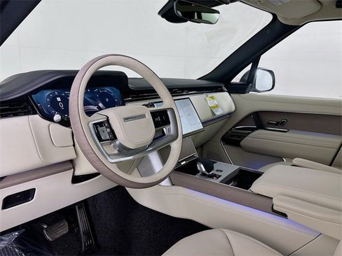 New 2026 Land Rover Range Rover SE image 9
