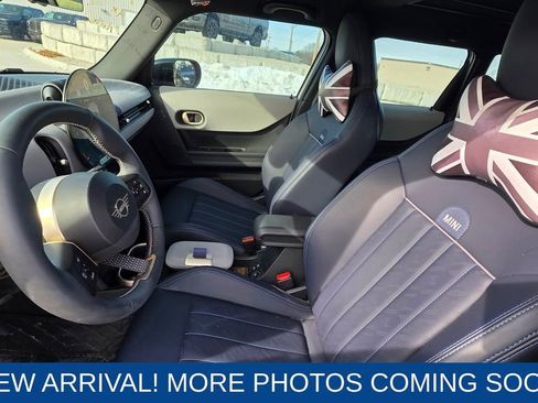 Used 2025 MINI Cooper 4-Door Hardtop image 11