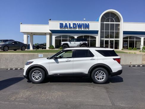 New 2026 Ford Explorer Active RWD image 4