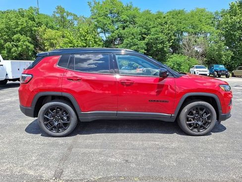 Used 2023 Jeep Compass Latitude w/ Sun and Sound Group AWD/4WD image 12