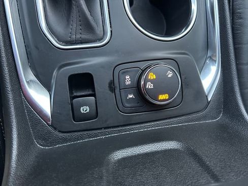 Used 2021 Chevrolet Traverse RS image 19