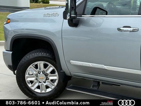 Used 2024 Chevrolet Silverado 3500 High Country w/ High Country Premium Package AWD/4WD image 8