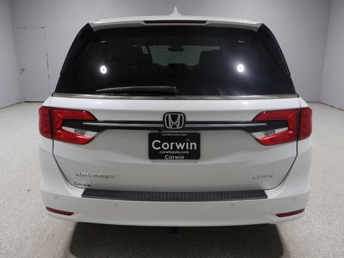Used 2023 Honda Odyssey Elite image 3