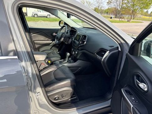 Used 2021 Jeep Cherokee Latitude Lux w/ Trailer Tow Group AWD/4WD image 5