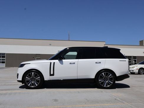 Used 2023 Land Rover Range Rover SE AWD/4WD image 4