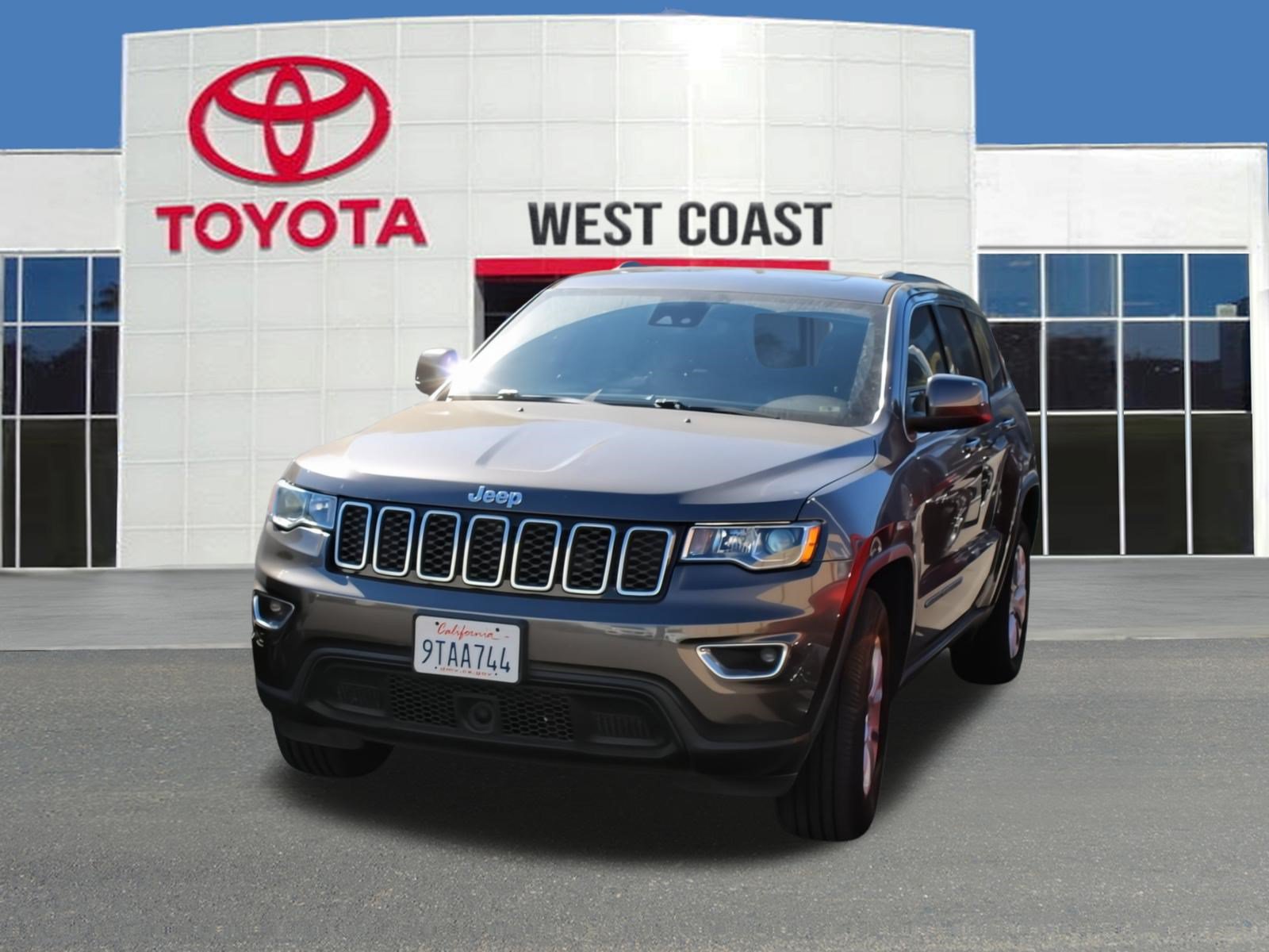 Used 2021 Jeep Grand Cherokee Laredo AWD/4WD image 1