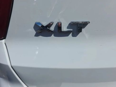 Used 2017 Ford Explorer XLT w/ Equipment Group 202A AWD/4WD image 16