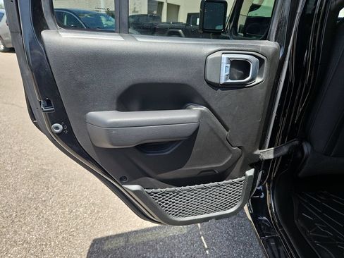 Used 2022 Jeep Gladiator Sport AWD/4WD image 13