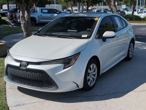 Used 2020 Toyota Corolla LE FWD image 5