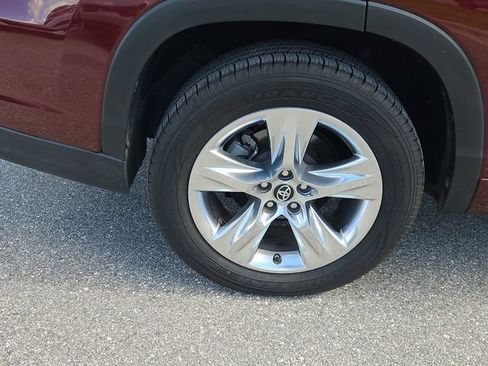Used 2018 Toyota Highlander Limited FWD image 5