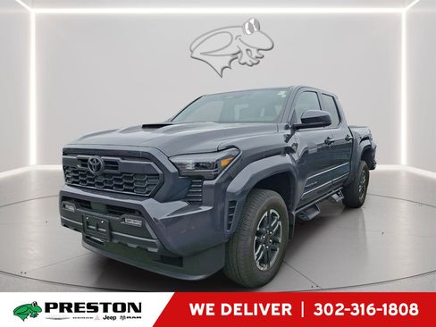 Used 2025 Toyota Tacoma TRD Sport AWD/4WD image 1