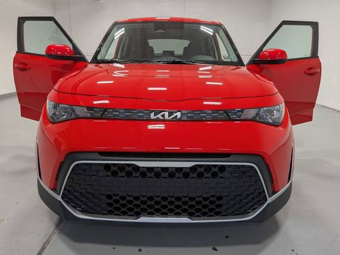 Used 2025 Kia Soul LX FWD image 15